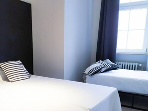 Iron/ironing board, travel cot, WiFi, bed sheets