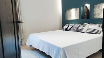 Iron/ironing board, travel crib, WiFi, bed sheets