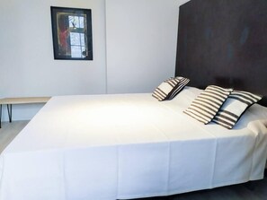 Iron/ironing board, travel cot, WiFi, bed sheets