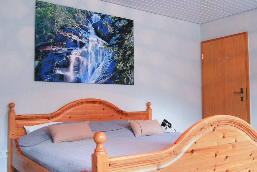 Een strijkplank/strijkijzer, wifi, beddengoed