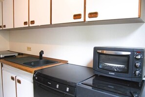 Fridge, microwave, dishwasher, coffee/tea maker