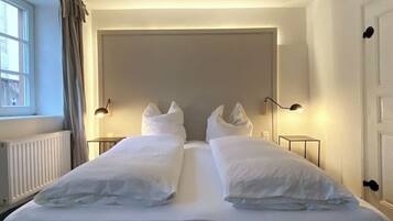 Bügeleisen/Bügelbrett, Reisekinderbett, WLAN, Bettwäsche