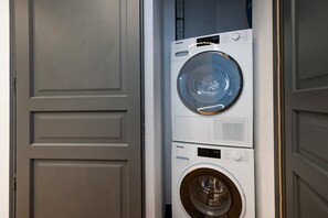 Apartment | Interior - Charming AC- 1bdr Montaigne/arc de Triomphe (Paris)