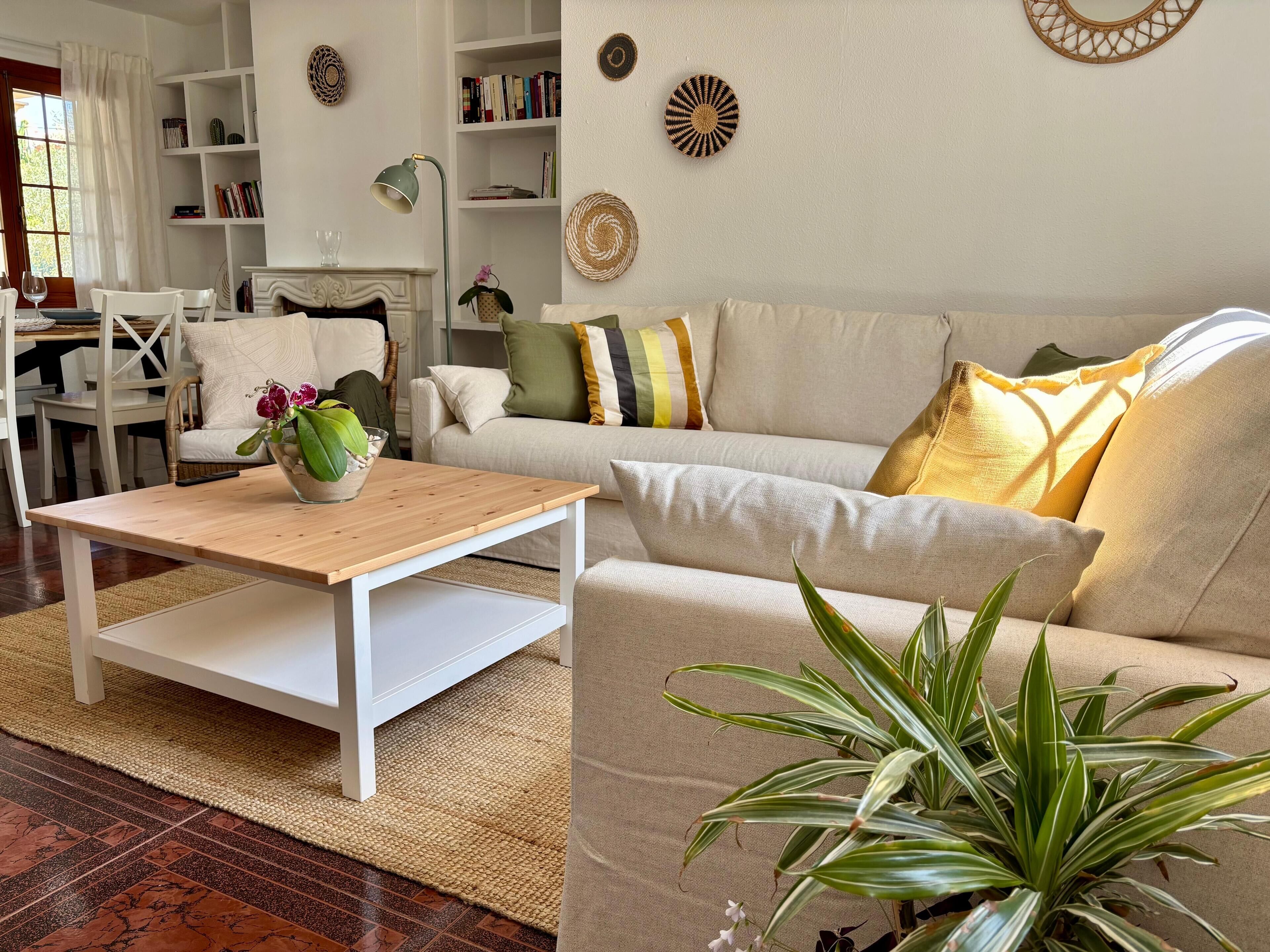 TV connectée, baby-foot, livres