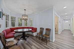 Interior - Walk to Beach in OKI with Hot tub, & Pet Friendly (Oak Island)