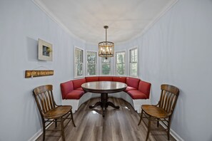 Dining - Walk to Beach in OKI with Hot tub, & Pet Friendly (Oak Island)