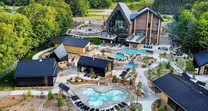 Hillside Haven: Serene Studio Retreat for 4