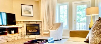 Adjoining 1-Bedroom + Studio Condos near Horseshoe