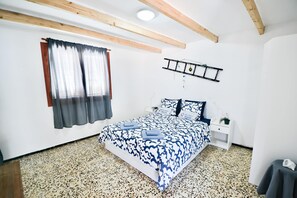 1 bedroom, desk, iron/ironing board, WiFi