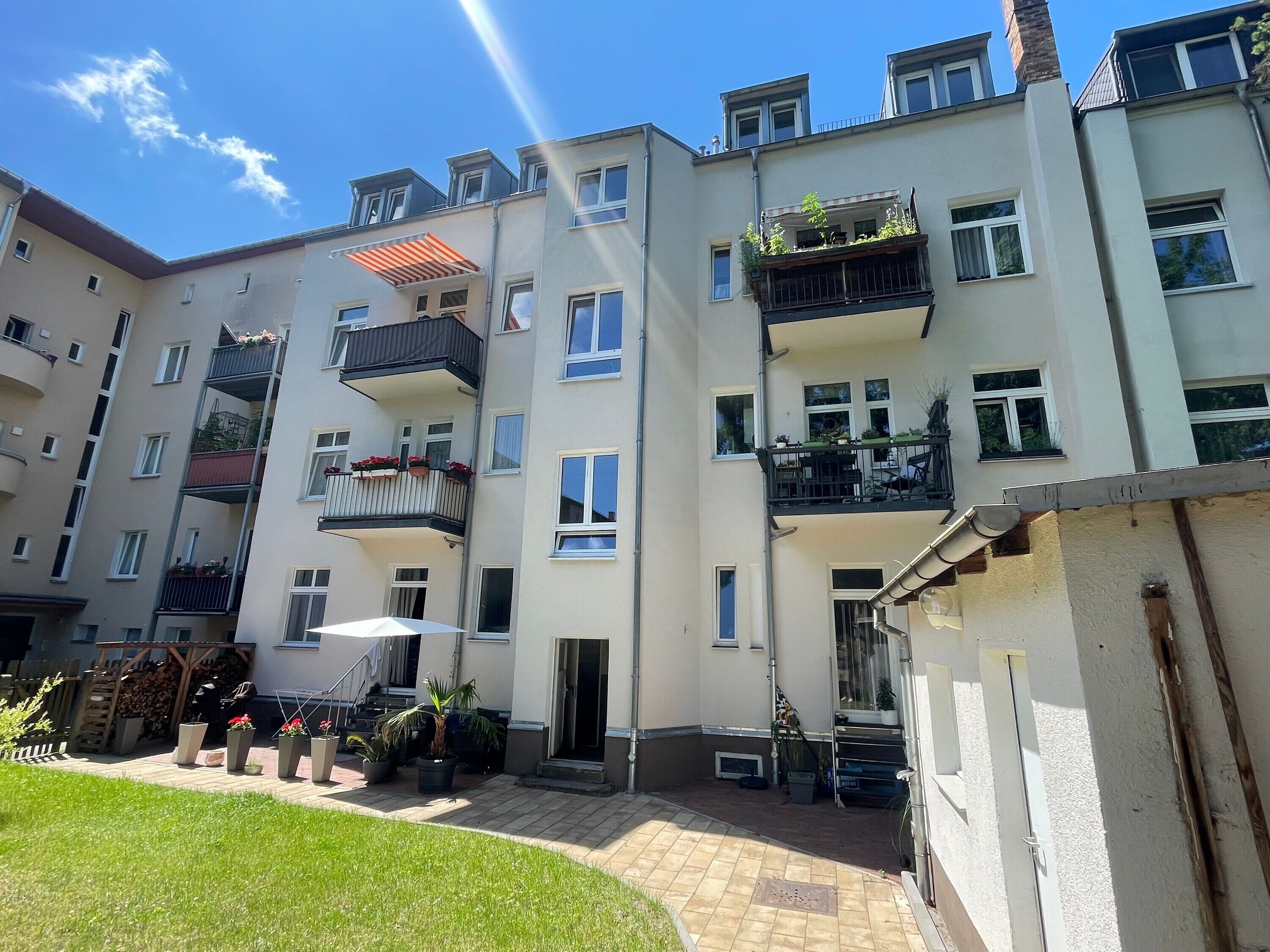 المنشأة من الخارج