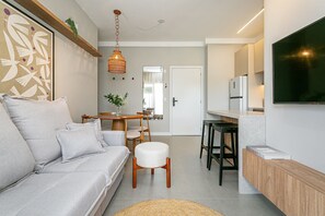 TV - Modern Apartment | Rooftop with Pool #CHA16 (Rua Leonel Pereira)