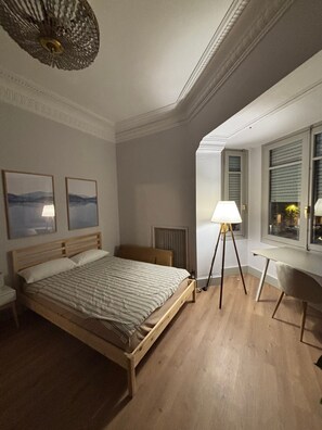 Iron/ironing board, WiFi, bed sheets
