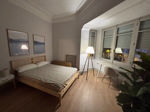 Iron/ironing board, WiFi, bed sheets