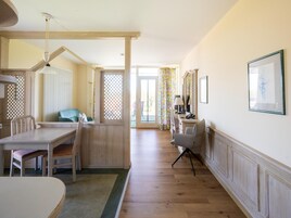 Apartment | Dining