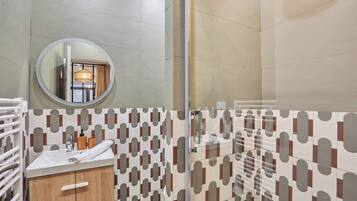 Appartement | Badkamer | Een haardroger