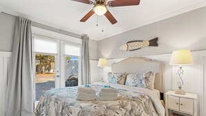 Rumah, Beberapa Tempat Tidur, patio, pemandangan kebun (21811 Dolphin Ave) | 4 kamar tidur dan didekorasi berbeda-beda