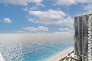 Beach nearby - Beachfront Luxury 2BR/2BA Condo at Lyfe Resort (Hollywood)