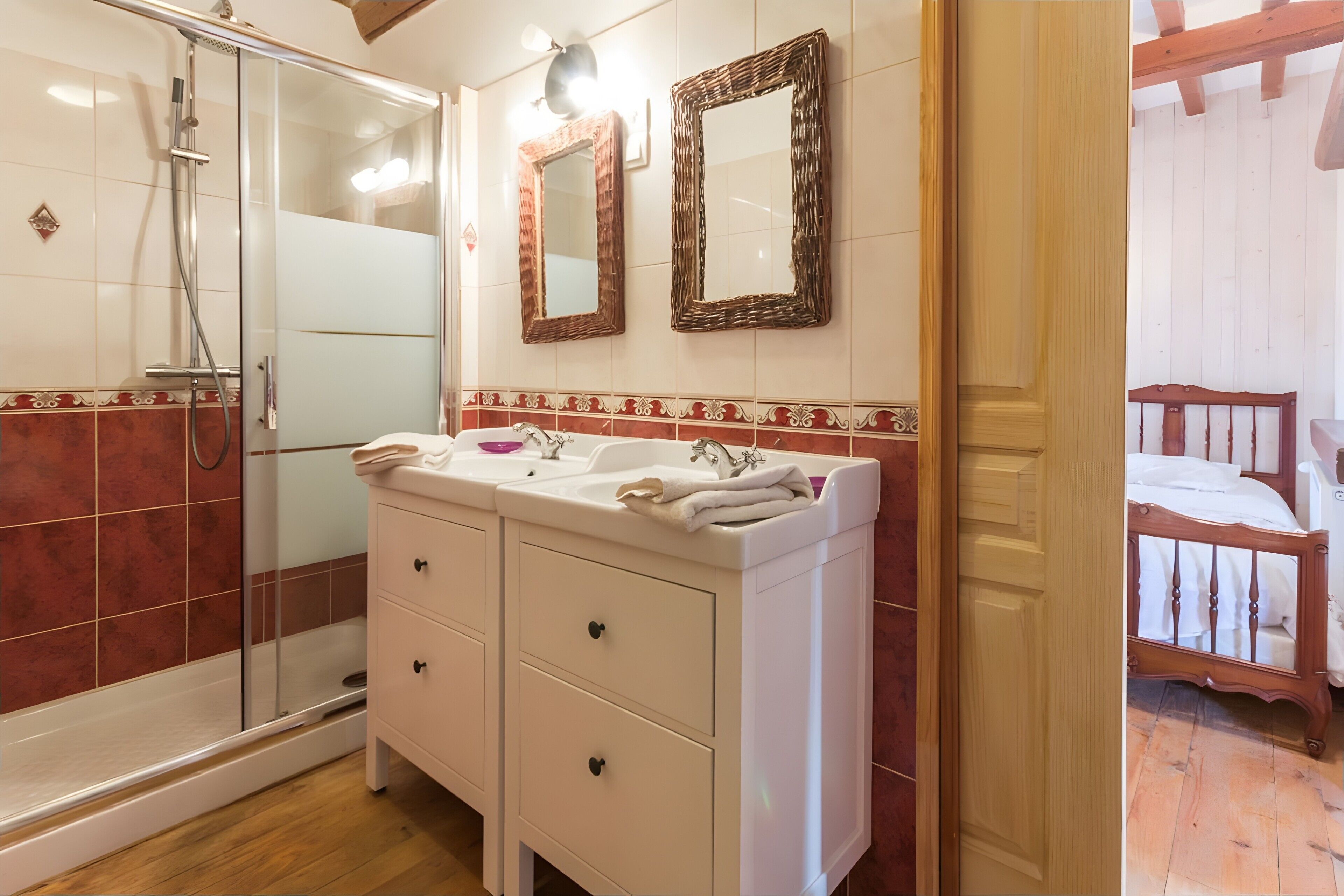 Ducha, secador de pelo, toallas