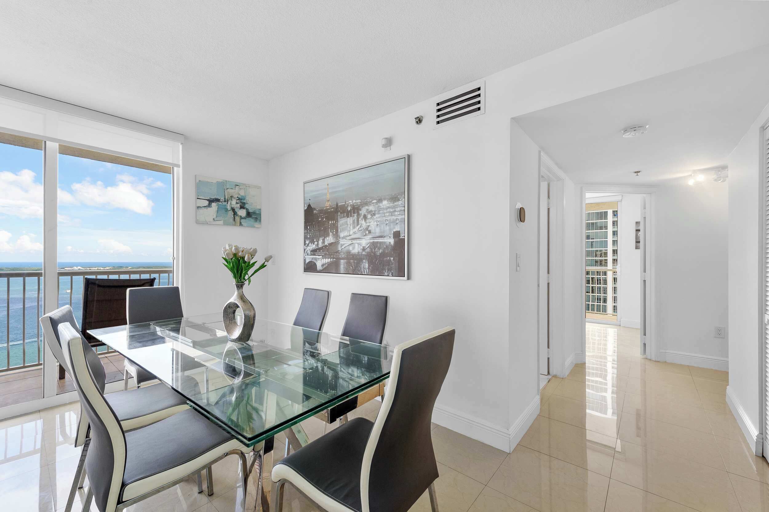 Penthouse Mewah, pemandangan samudra | Tempat makan