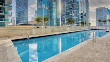 Kolam renang outdoor