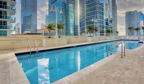 Kolam renang outdoor