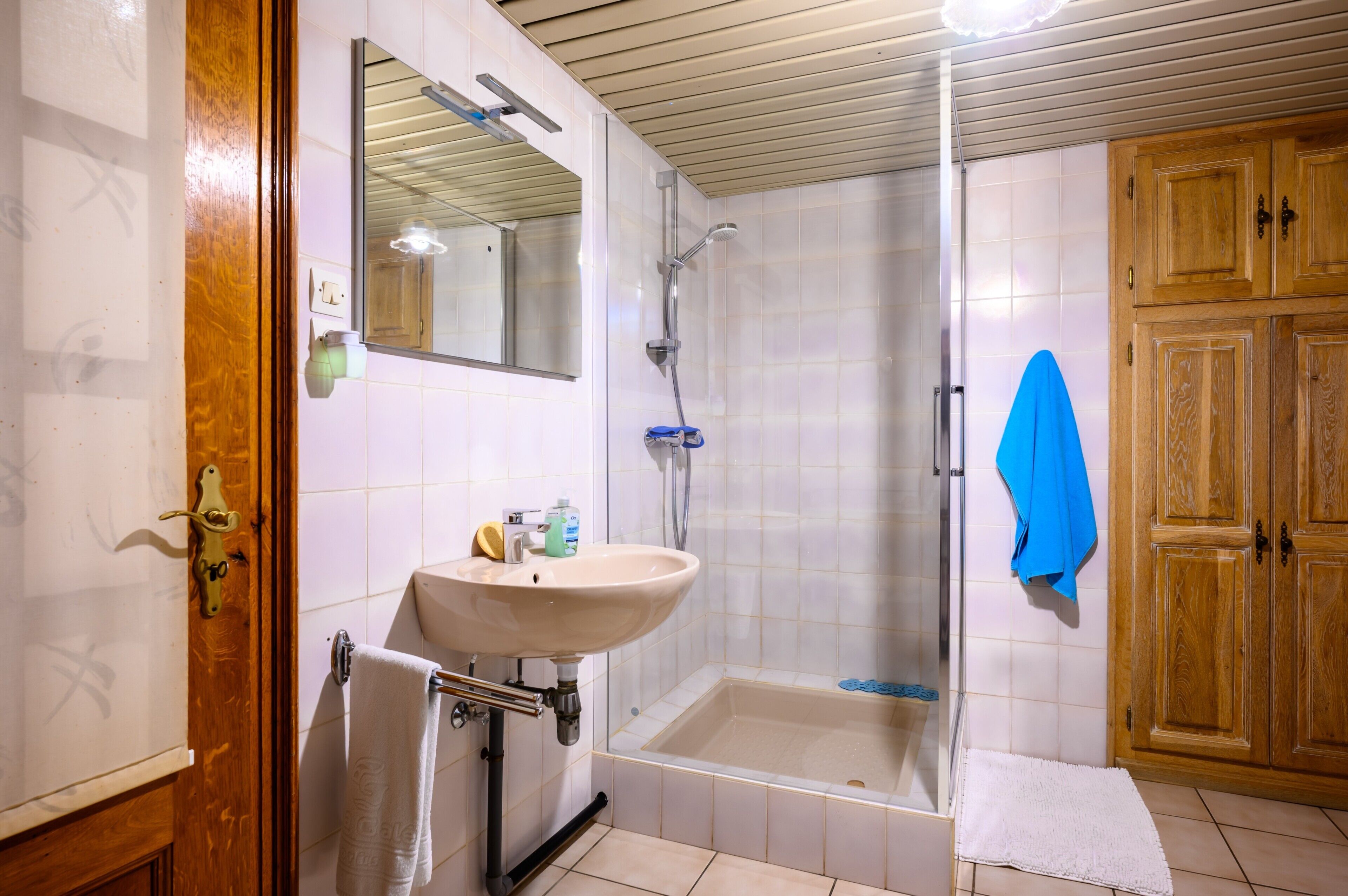 Shower, towels