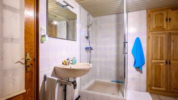 Shower, towels