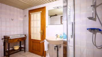 Douche, serviettes fournies