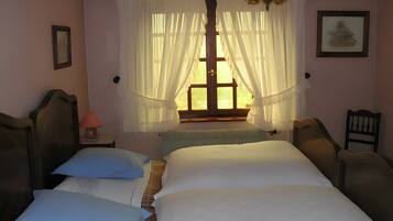 Fer et planche Ă repasser, Wi-Fi, draps fournis