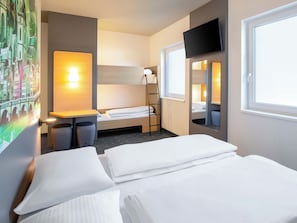 Family Room | Desk, WiFi (free) - B&B Hotel Wertheim (Wertheim)