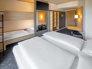 Family Room | Desk, free WiFi - B&B Hotel Wertheim (Wertheim)