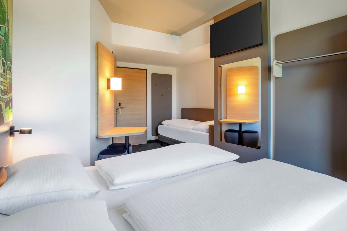 Triple Room | Desk, WiFi (free)
