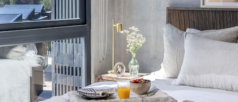 ผ้าม่านกันแสง, เตารีด/โต๊ะรีดผ้า, Wi-Fi ฟรี