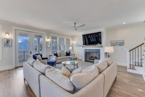 Smart TV - Coastal Charm - 5 Bedroom House with Private Pool & Elevator (Carolina Beach)