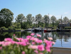 Marina - Suny bungalow with a private jetty. (Lemmer)
