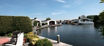 Bungalow with private jetty at the home