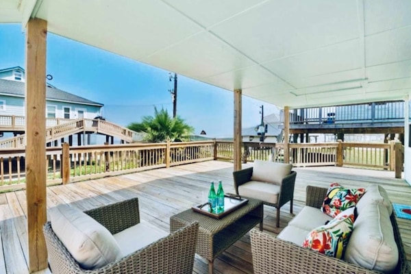 Relax on this oversized patio, soak up the Galveston breeze, and listen to the waves- all while enjoying the ocean views