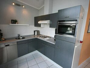 Geschirrspüler, Wasserkocher mit Kaffee-/Teezubehör