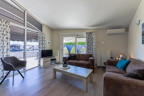 Smart TV - Bungalow at the waterside pets friendly (Lemmer)