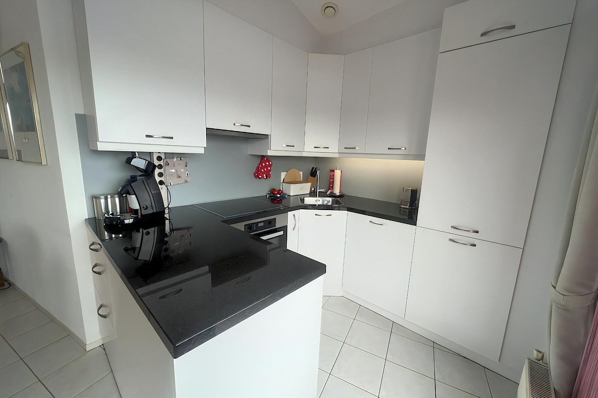 Een oven, een vaatwasser, een koffiezetapparaat/waterkoker