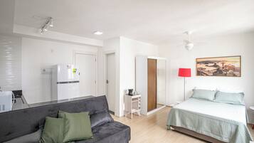 Blackout curtains, free WiFi