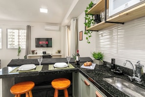 Apartment | Private kitchen - Moderno com AC piscina e academia (Rio de Janeiro)