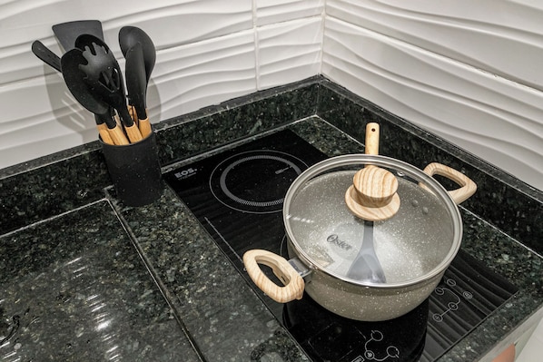 Apartment | Private kitchen - Moderno com AC piscina e academia (Rio de Janeiro)