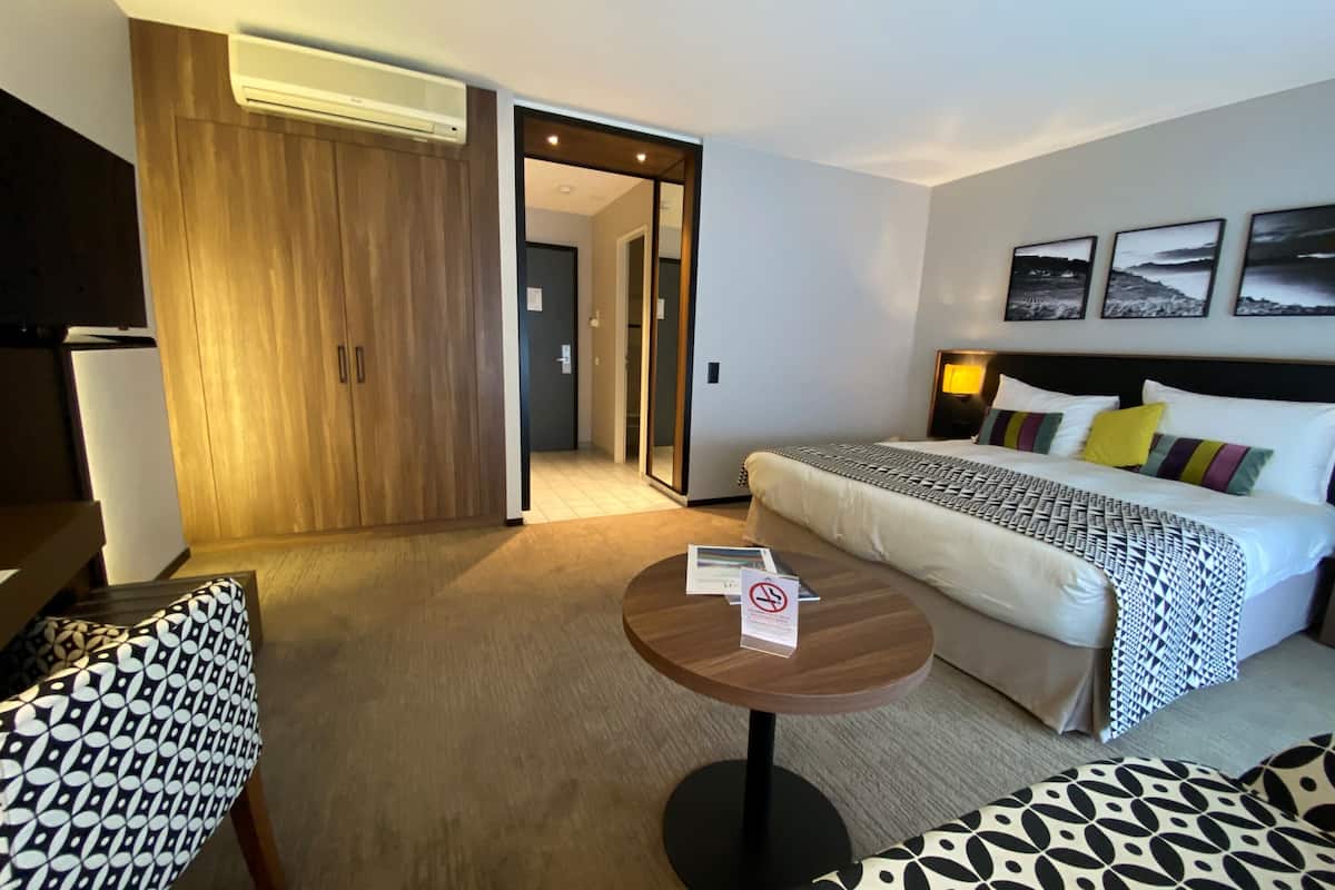 Deluxe Studio | In-room safe, desk, laptop workspace, iron/ironing board