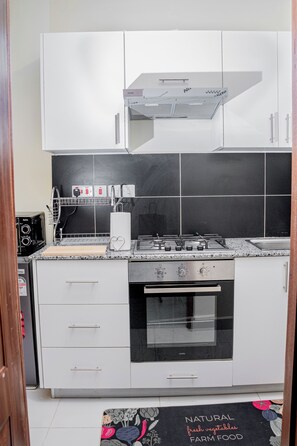Private kitchen - Serene BNB 
Near Jomo Kenyatta International Airport, SGR station and  mall. (Nairobi)