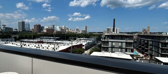 Medical District Gem,Open Layout + Rooftop Sky Lounge