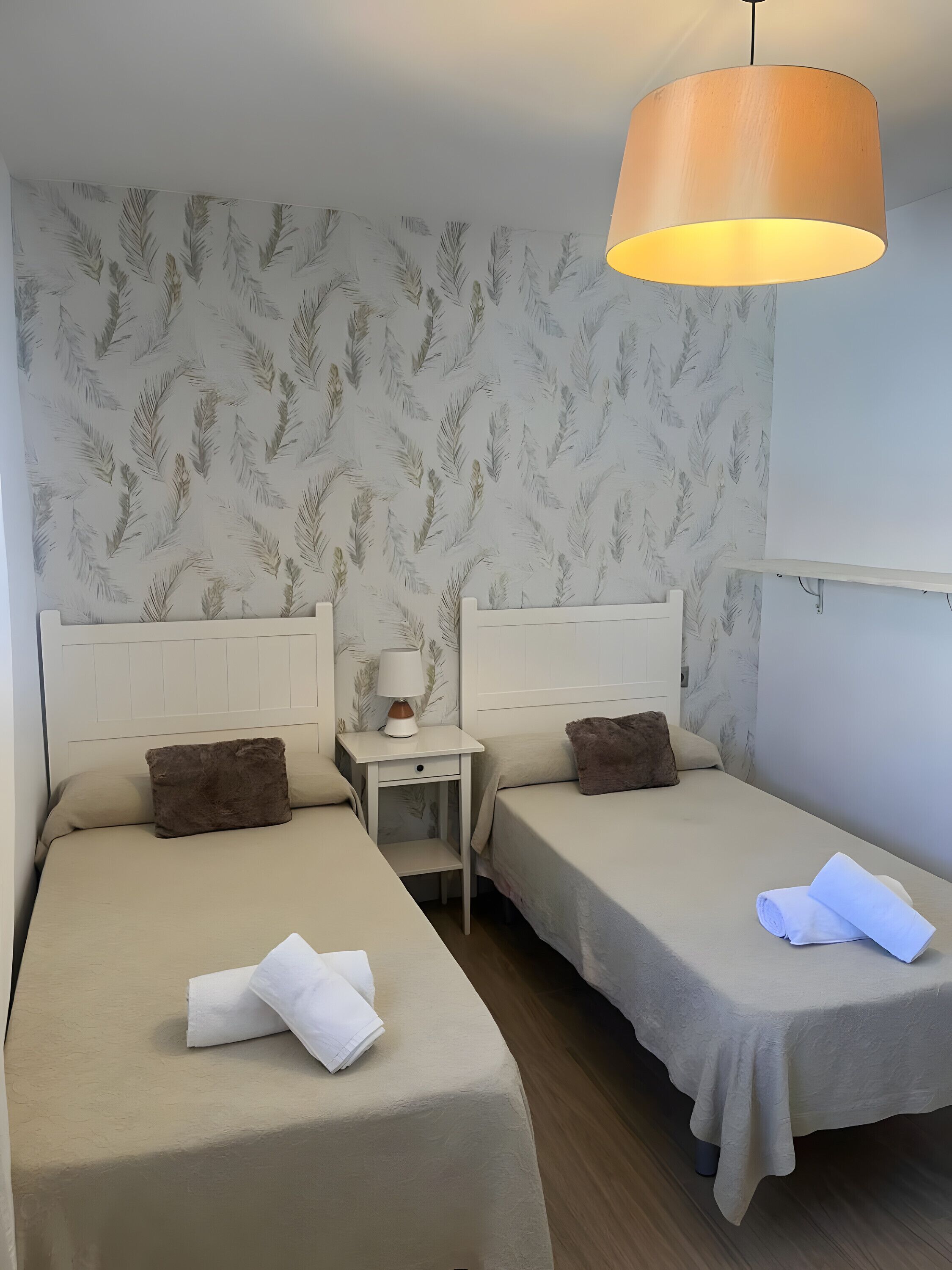 Fer et planche à repasser, Wi-Fi, literie fournie