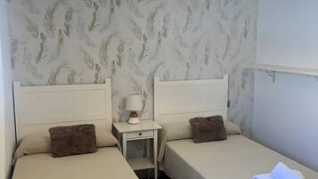 Fer et planche à repasser, Wi-Fi, literie fournie