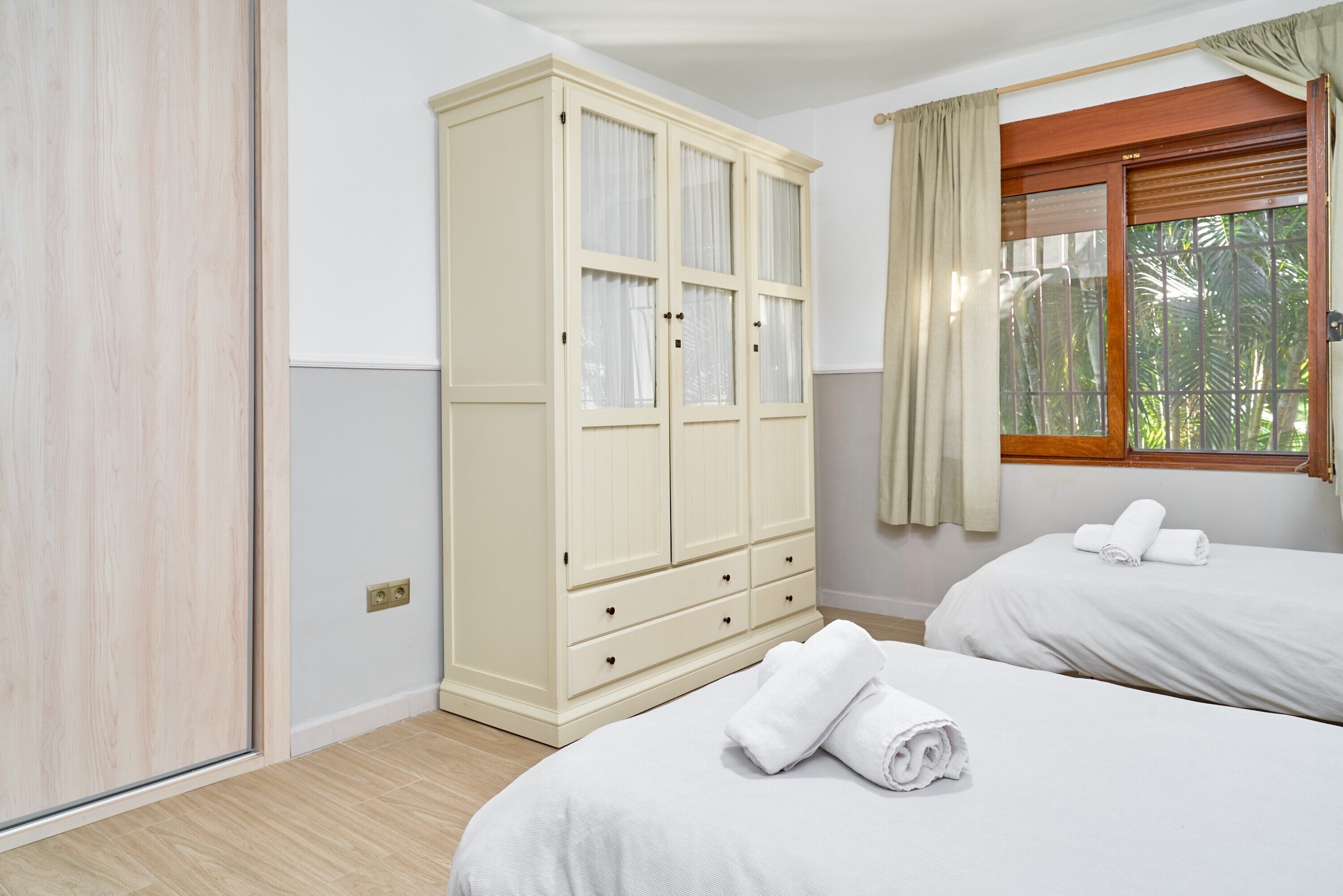 Fer et planche à repasser, Wi-Fi, draps fournis