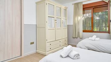 Fer et planche Ă repasser, Wi-Fi, draps fournis